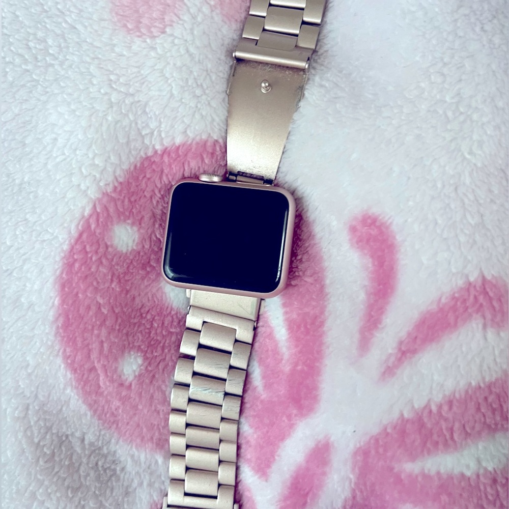 ROSE GOLD APPLE WATCH